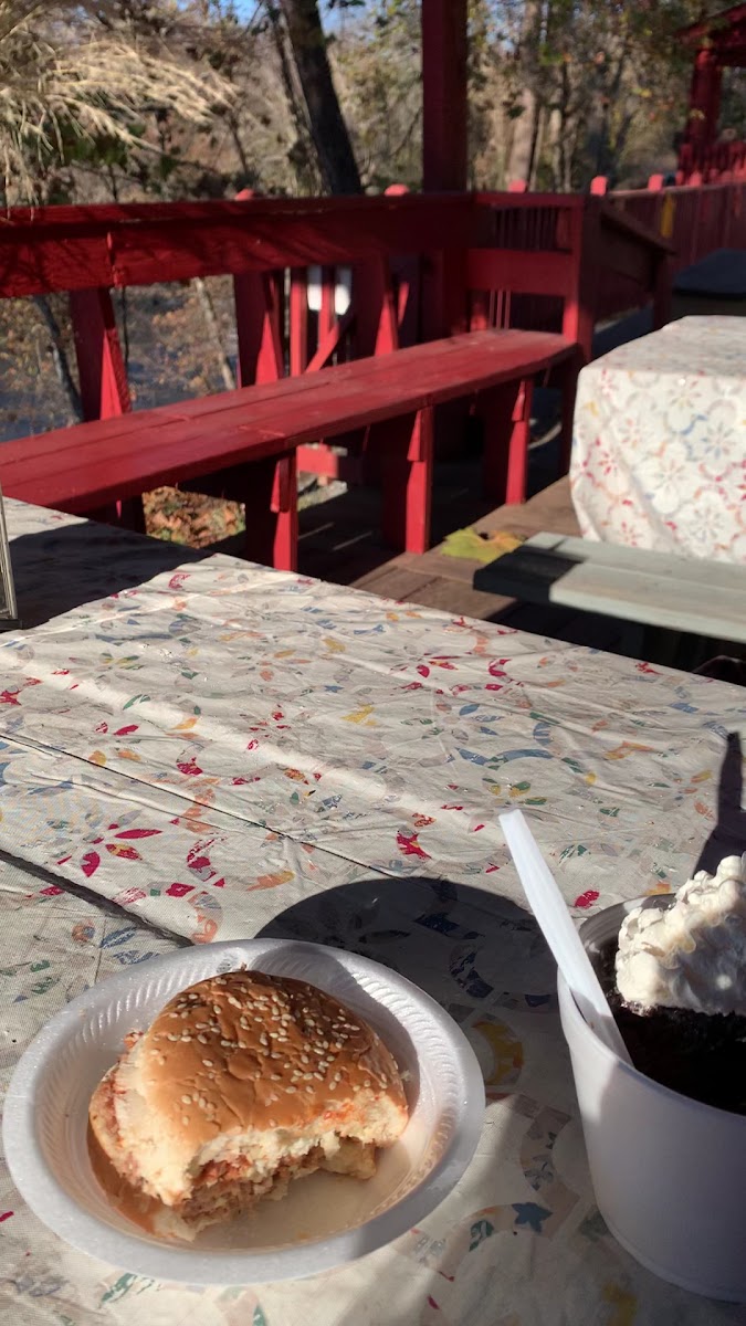 Outdoor seating at Bar-B-Que Wagon